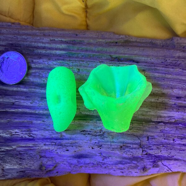 Stunning scottish sea glass uranium uv glow in the dark vaseline glass seaglass lime green chunky patern duo