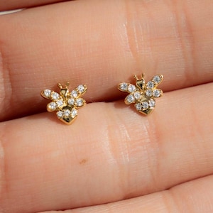 Bee Stud Earrings, Tiny Stud Earrings, Bee Earrings, Vintage Earrings, Gold Earrings, Minimalist Earrings, Gift for Her, Tiny Studs