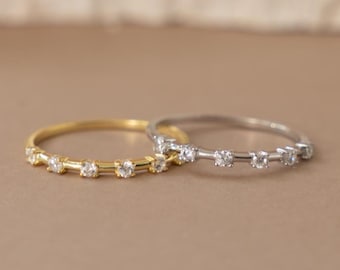 Anillo de circonita cúbica, anillo apilable, anillo delicado, anillo minimalista de oro, anillo de diamantes sencillo, anillo de plata esterlina, anillo fino, anillo delicado, regalo para ella