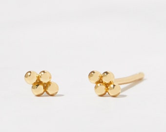 Tiny Earrings, Tiny Stud Earrings, Minimalist Earrings, Cartilage Ear Stud, Dainty Earrings, Tragus Earrings, Delicate Earring, Tiny Studs