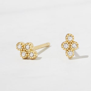 Tiny Earrings, Tiny Stud Earrings, Minimalist Earrings, Cartilage Ear Stud, Dainty Earrings, Tragus Earrings, Delicate Earring, Tiny Studs