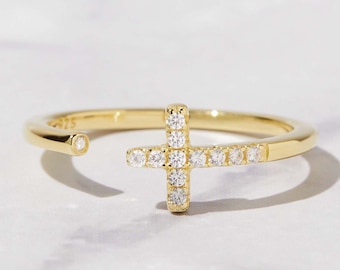 Bague croix, bague croix latérale, bague croix délicate, bague croix avec pierres CZ, bague croix dorée, bague empilable, bague délicate, cadeau pour elle