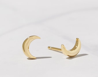 Mond Ohrstecker, Mond Ohrringe, Mond Ohrstecker, Halbmond Ohrstecker, Mond Ohrringe Gold, winzige Ohrstecker, zierliche Ohrstecker, minimalistische Ohrring