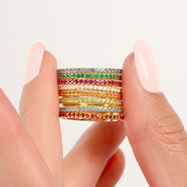 Anillo de oro con piedra natal, anillo de eternidad, anillo apilable, anillo delicado, anillos personalizados, regalo para ella, anillo minimalista, alianza de eternidad