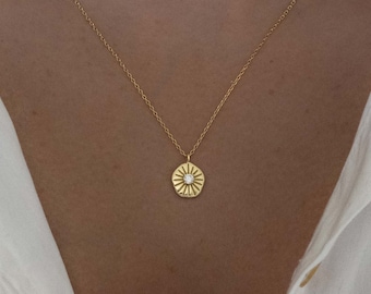 Collier médaillon, collier délicat, collier pendentif en or, collier de pièce de monnaie, collier en or, collier de superposition, médaillon d'or, cadeau pour elle