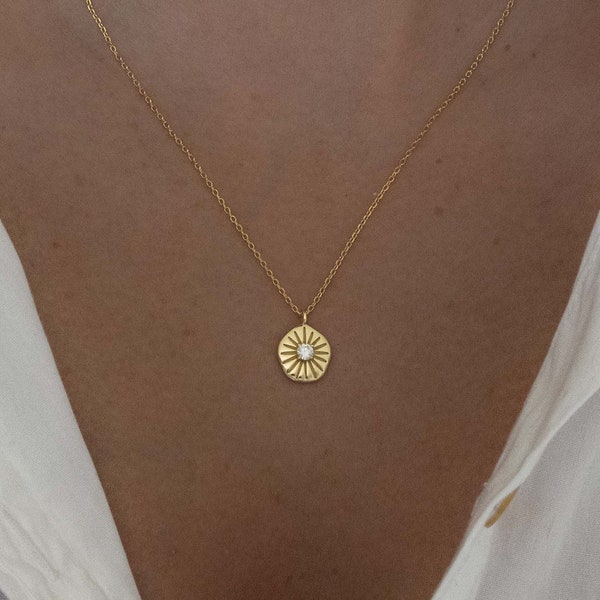 Collier médaillon, collier délicat, collier pendentif en or, collier de pièce de monnaie, collier en or, collier de superposition, médaillon d'or, cadeau pour elle