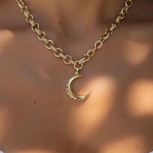 Crescent Moon Necklace, Moon Pendant Necklace, Gold Chain Necklace, Celestial Jewelry, Charm Necklace, Statement Necklace, Gift for Her