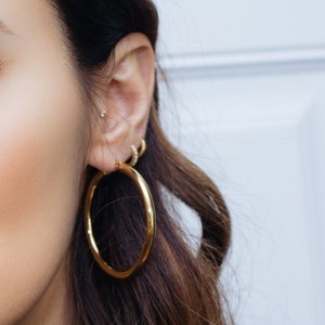 Brincos de argola grandes de ouro, argolas de tubo de ouro, brincos de argola de ouro, brincos de argola de ouro leves, brincos de ouro, argolas grandes, presente de Natal