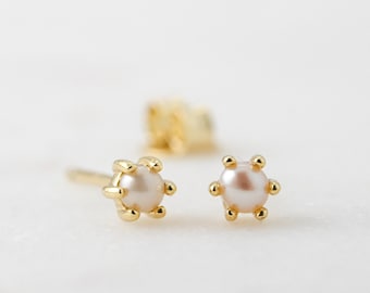 Pearl Stud Earrings, Pearl Studs, Dainty Pearl Earrings, Pearl Earrings, Tiny Studs, Dainty Studs, Small Stud Earrings, Minimalist Studs