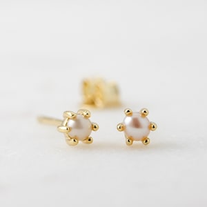 Pearl Stud Earrings, Pearl Studs, Dainty Pearl Earrings, Pearl Earrings, Tiny Studs, Dainty Studs, Small Stud Earrings, Minimalist Studs