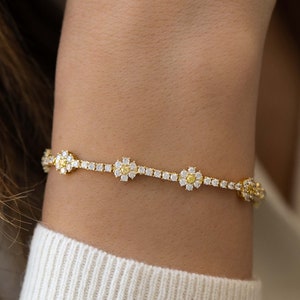 Daisy Tennis Bracelet, Gold Tennis Bracelet, Tennis Bracelet, Dainty Bracelet, Diamond Bracelet, Gift for Her, Minimalist Bracelet