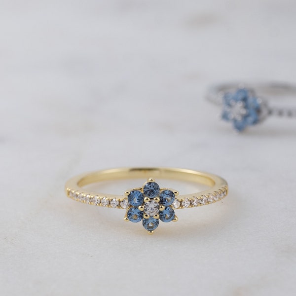 Anillo delicado de aguamarina, anillo minimalista de oro, anillo con piedra de nacimiento de marzo, anillo de plata esterlina, anillo fino, anillo delicado, regalo para ella, piedra preciosa