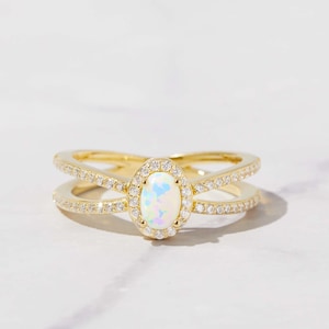 Bague opale délicate, bague empilable d'opale, bague opale blanche et CZ, bague opale or, bague opale en argent sterling, bague opale délicate, cadeau de demoiselle d'honneur