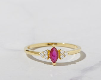 Anello con rubino Marquise, anello con rubino, pietra portafortuna di luglio, anello delicato, anello con rubino in argento sterling, anello con rubino in oro, regalo per lei, anello minimalista
