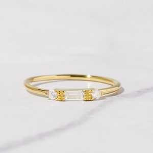 Zierlicher Baguette Ring, Minimalistischer Goldring, CZ Ring, einfacher Diamantring, Silberring, dünner Ring, Geschenk für sie, zarter Ring