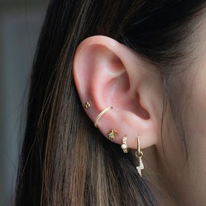 Gold ear cuff Dainty Ear Cuff Minimalist Ear Cuff No Piercing Ear Cuff Tiny Ear Cuffs Huggie Ear Cuff Conch Ear Cuff Fake Piercing Gift image 1