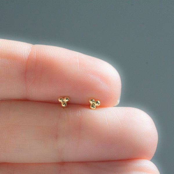 Tiny Earrings, Tiny Stud Earrings, Minimalist Earrings, Cartilage Ear Stud, Dainty Earrings, Tragus Earrings, Delicate Earring, Tiny Studs