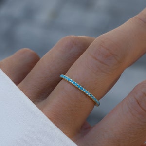 Bague d’éternité turquoise, bague turquoise, bague délicate, bijoux turquoise, bague délicate, bague empilable, bague de tous les jours, cadeau pour elle