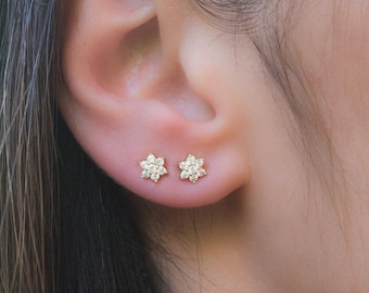 Stud Earrings Gold Earrings Tiny Stud Earrings Cartilage Earring Tragus Earring Small Piercings Small Studs Silver Stud Earrings Flower Stud