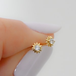 Tiny Earrings, Tiny Stud Earrings, Minimalist Earrings, Cartilage Ear Stud, Dainty Earrings, Tragus Earrings, Delicate Earring, Tiny Studs