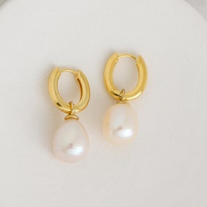 Pearl Hoop Earrings, Pearl Huggie Earrings, Pearl Earrings, Hoop Earrings, Pearl Hoops, Gold Hoop Earrings, Gift For Her, Freshwater Pearl