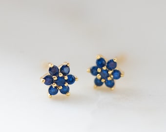 Saffier hengsten, saffier oorbellen, Stud Oorbellen, Birthstone oorbellen, blauwe oorbellen, stokbrood oorbellen, kleine studs, september Birthstone