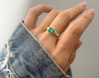 Emerald Ring, Gold Emerald Statement Ring, Simple Emerald Ring, Sterling Silver Ring, Gift for Her, Stacking Ring, May Birthstone Ring