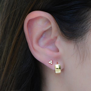 Petites créoles épaisses, petites créoles, boucles d&#39;oreilles Huggie, petites créoles, créoles en or, créoles minimalistes, créoles en or cadeau pour elle