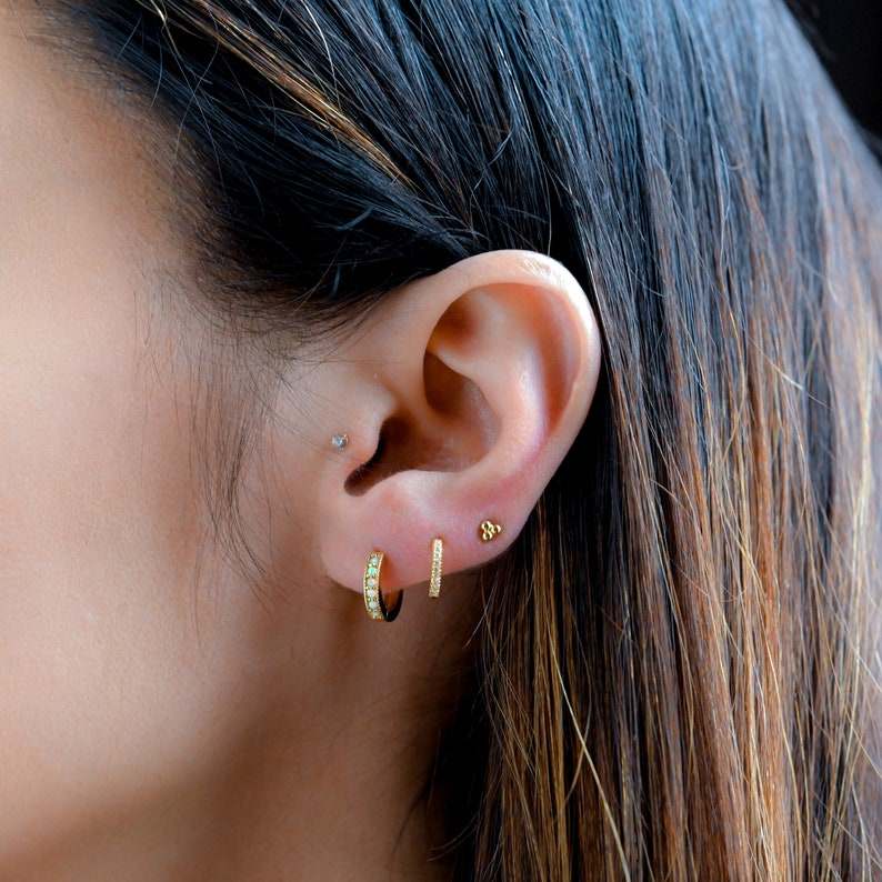 Pendientes de ópalo, pendientes de aro Huggie, joyería de ópalo, regalo de cumpleaños de octubre, pendientes de aro pequeños, pendientes delicados, pendientes minimalistas imagen 3