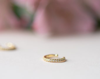 Gold ear cuff Dainty Ear Cuff Minimalist Ear Cuff No Piercing Ear Cuff Tiny Ear Cuffs Huggie Ear Cuff Conch Ear Cuff Fake Piercing Gift