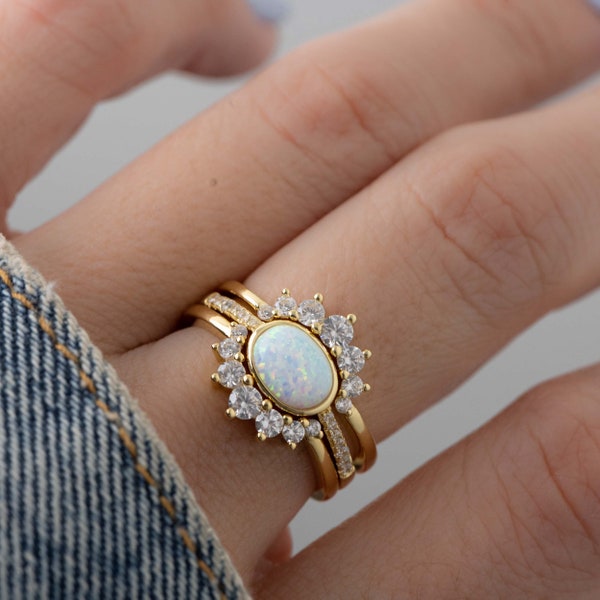 Zierlicher Opal Ring, Opal Stapelring, Weißer Opal und CZ Ring, Gold Opal Ring, Sterling Silber Opal Ring, Zarter Opal Ring, Brautjungfer Geschenk