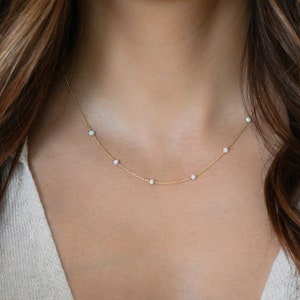 Collier d'opale, collier d'opale blanche délicat, bijoux d'opale, pierre de naissance d'octobre, cadeau pour elle, collier d'opale minimaliste, collier de perles d'opale image 3