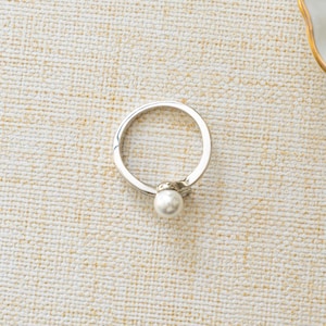 sterling silver spiral ring with freshwater pearl