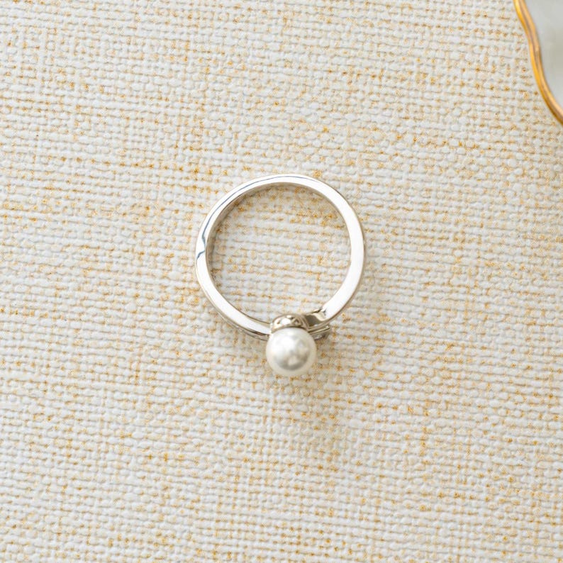 sterling silver spiral ring with freshwater pearl