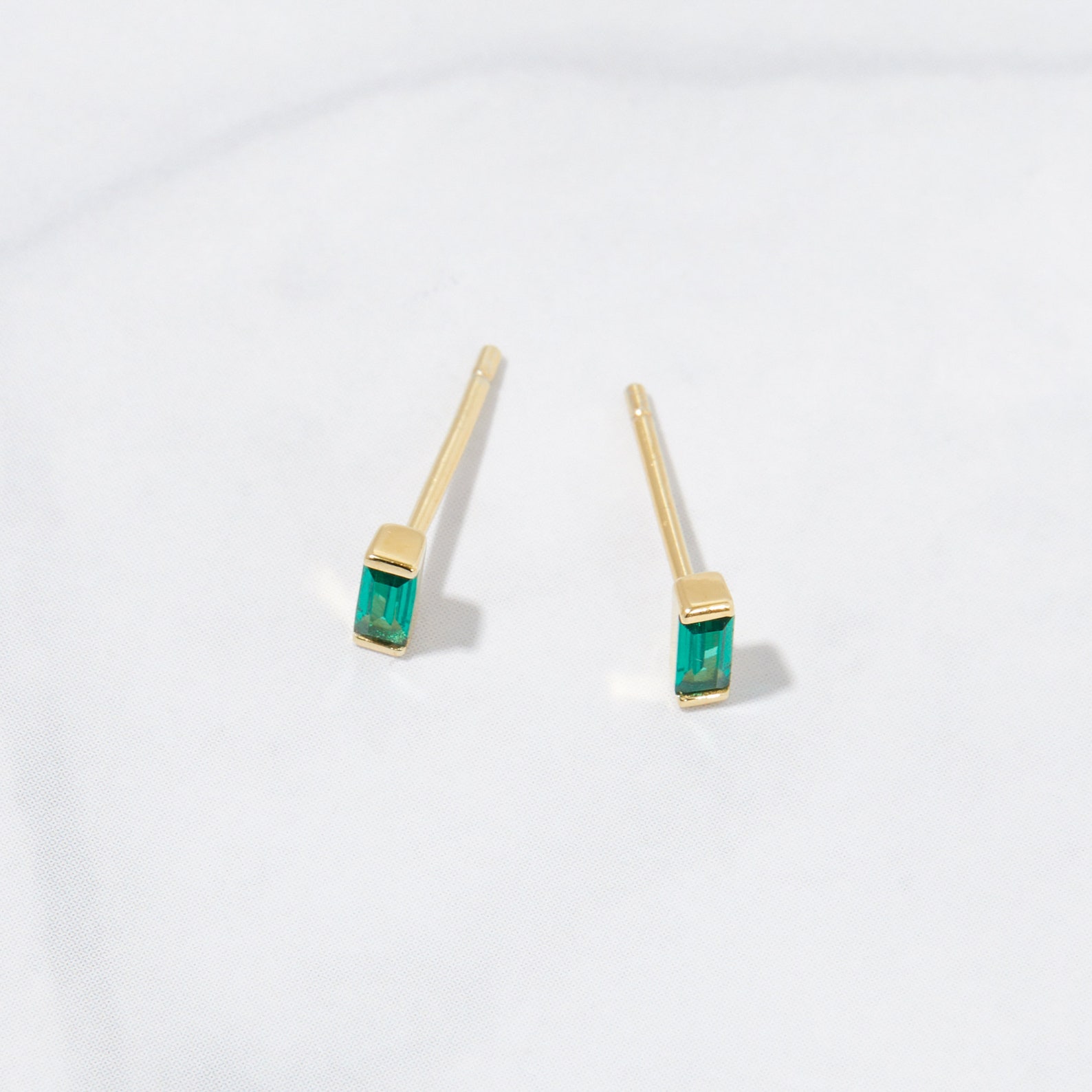 Emerald baguette stud earrings Clearance