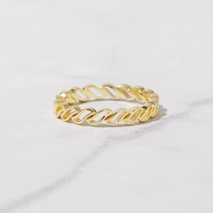 Anillo apilable delicado, anillo minimalista de oro, anillo sencillo, anillo de plata, regalo para ella, anillo delicado, anillo de eternidad, anillo de ondas