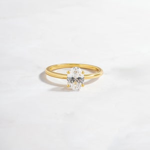gold oval diamond wedding ring