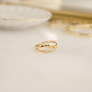 side profile of a diamond infinity ring
