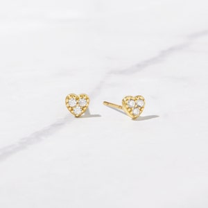 Pendientes de corazón pequeños, pendientes pequeños, pendientes minimalistas, pendientes de corazón, pendientes pequeños, pendientes delicados, regalo para ella