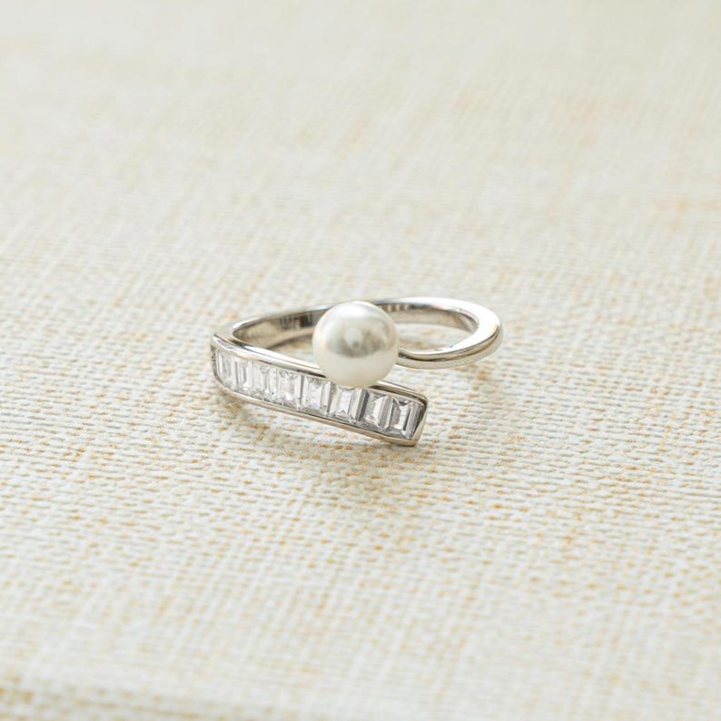 sterling silver ring with spiral ring design