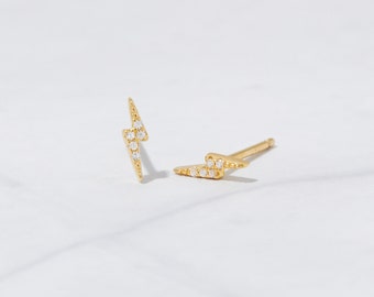 Pendientes de perno de relámpago, pendientes de perno de oro, pendientes de perno delicados, pernos de relámpago, aretes de perno minimalistas, aretes de perno de cartílago,