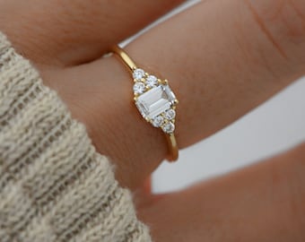 Baguette Ring. Smaragdschliff Ring, Stapelring, Diamantring, stapelbarer Ring, minimalistischer Ring, Goldring, zierlicher Ring, Geschenk für Sie