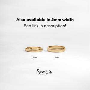 Infographic comparing a thin and thick gold bands for size reference.