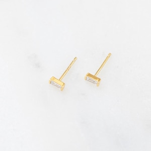 Orecchini a bottone con zirconi cubici, gioielli delicati, orecchini in oro, orecchini minuscoli, orecchini a bottone in argento, orecchini minimalisti, regalo per lei