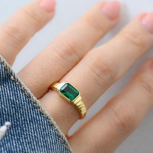 Emerald Ring, Gold Emerald Statement Ring, Simple Emerald Ring, Sterling Silver Ring, Gift for Her, Stacking Ring, May Birthstone Ring