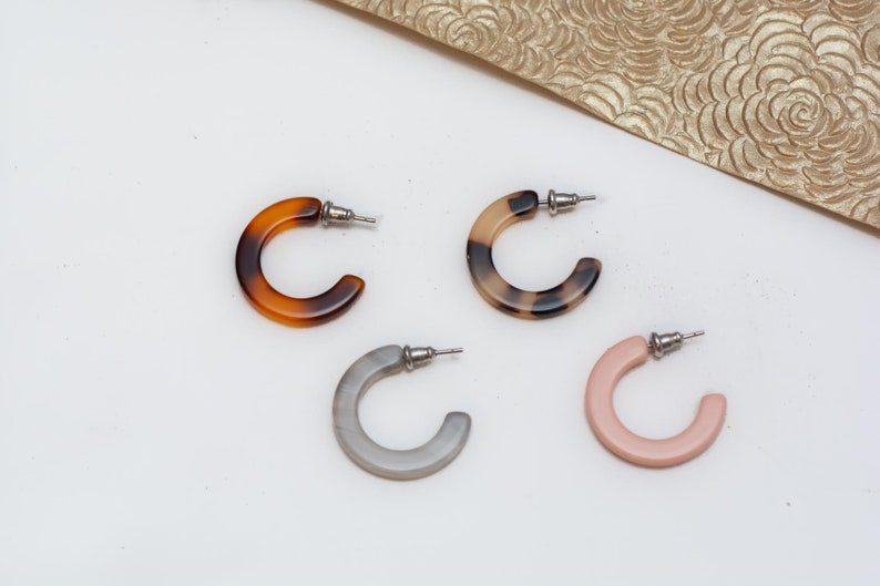 Tortoise Hoop Earrings Small Tortoise 25 mm Hoop Earrings Small Hoops Acetate Earrings Resin Jewelry Tortoise Jewelry Boho Jewelry image 9
