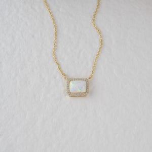 Colar de opala, colar delicado de opala branca, joias de opala, pedra de nascimento de outubro, presente para ela, colar de opala minimalista, colar com pingente de opala