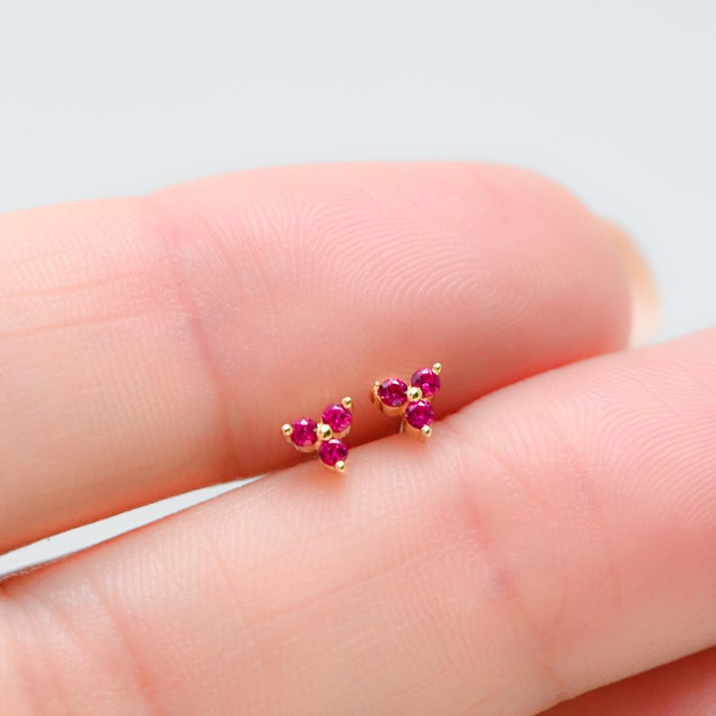 Tiny Ruby-stekers, Ruby-stekers, Oorknopjes, Sierlijke Oorknopjes, Kleine Oorknopjes, Tiny Stud Oorbellen, Minimalistische Oorbellen afbeelding 6