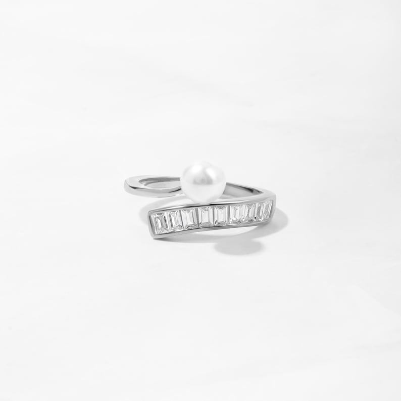 baguette ring with freshwater pearl ring design on a sterling silver ring
