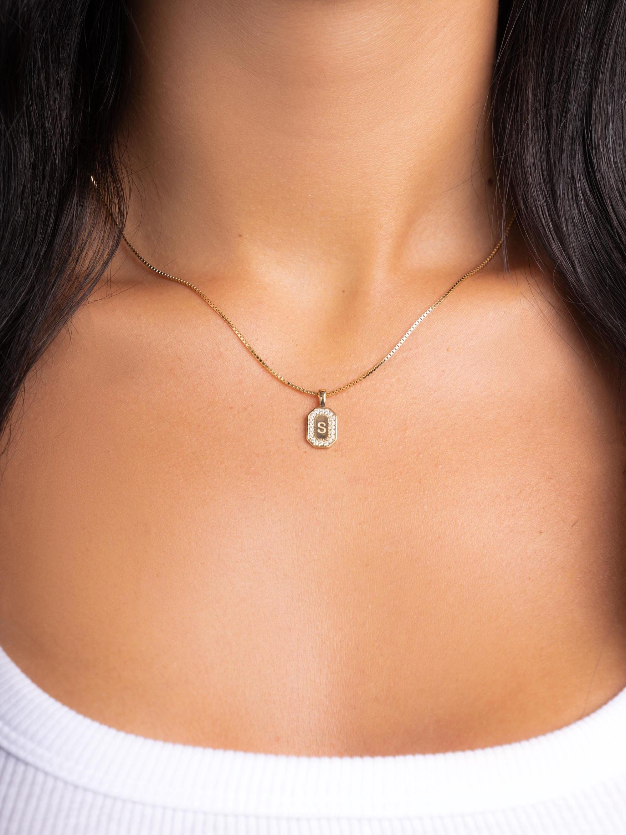 Sami Jewelsのカスタムイニシャルネックレス、ダイヤモンドネックレス 